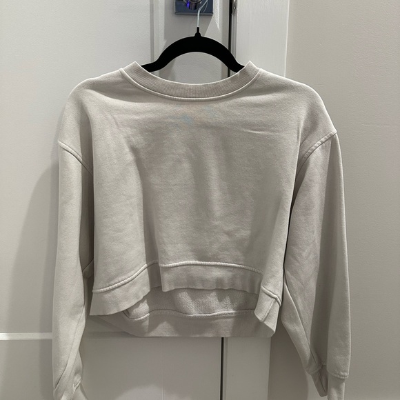 Zara Cropped Crew Neck - Picture 1 of 2